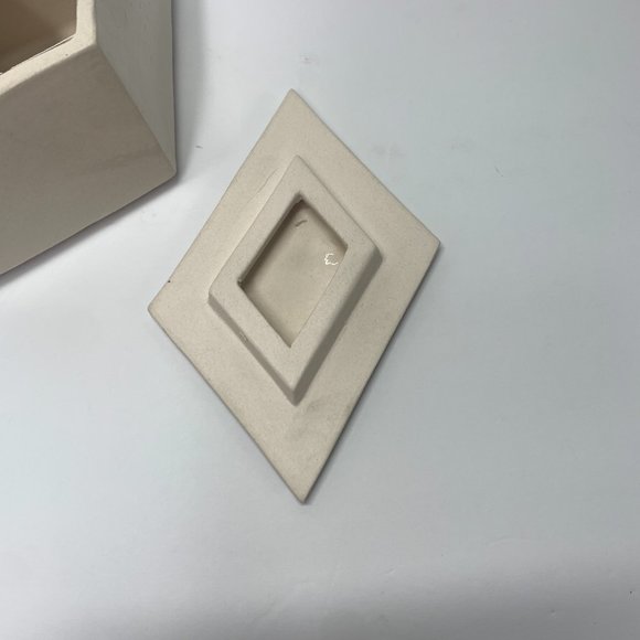 Diamond Shape Ceramic Trinket Box - Picture 4 of 5